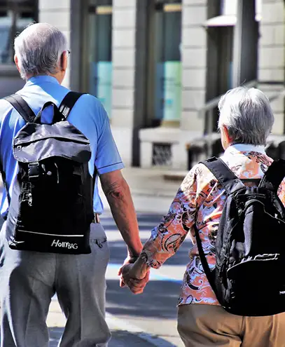 Personas mayores disfrutando del viaje